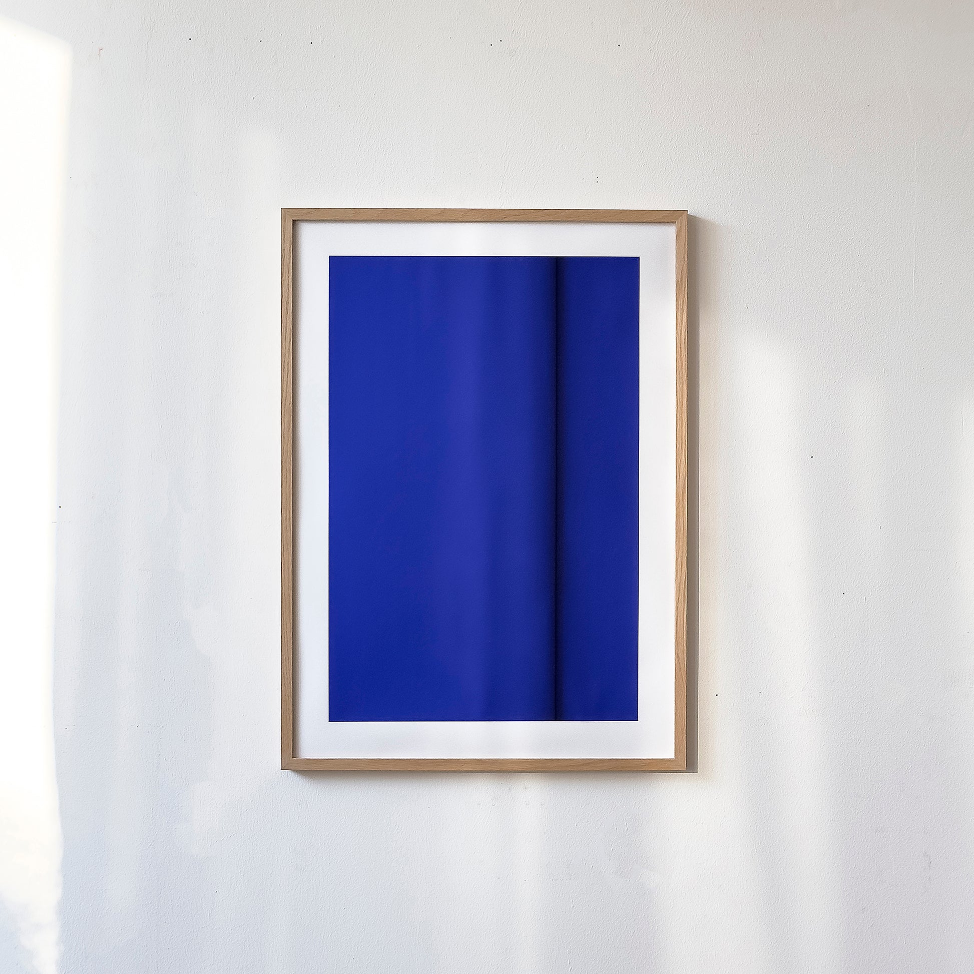 Kunstdruck im Bilderrahmen, Motiv blau monochrome Fuge, Titel IKB I